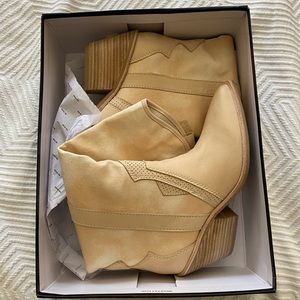 Dolce Vita Navene Boots